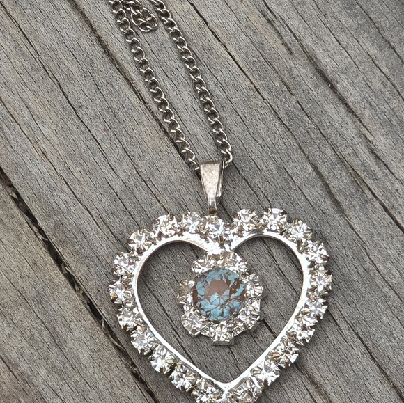 Antique Victorian Clear rhinestone heart pendant with saphiret center stone - Picture 8 of 10